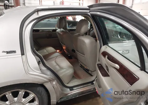 2008 Lincoln Town Car Signature Limited из США, поврежденный, VIN 2LNHM82V08X663558